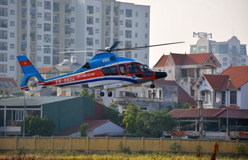 Chuyến bay “2 trong 1” trên trực thăng EC-155B1 - Ảnh 1.