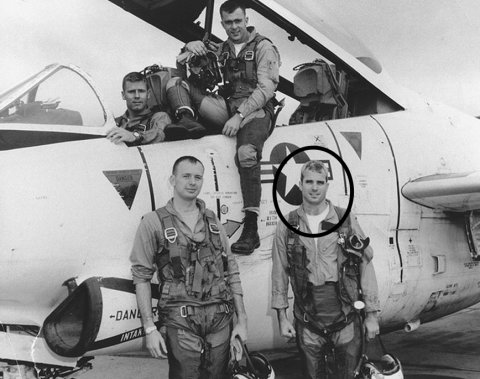 Trung tướng Nga kể lại khoảnh khắc chứng kiến phi công John McCain bị bắn rơi ở Hà Nội - Ảnh 3.