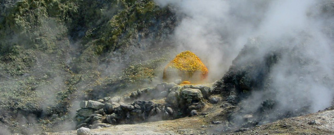 Một trong những ngọn núi lửa mạnh nhất lịch sử nhân loại đang hoạt động trở lại - Ảnh 1.