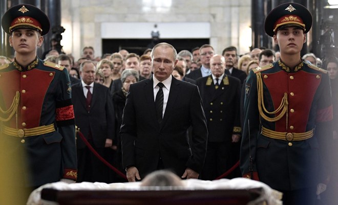 [Photo] Tổng thống Putin và lãnh đạo Nga tiễn biệt Đại sứ Karlov - Ảnh 1.