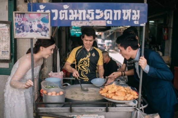 Bộ ảnh đưa nhau đi ăn khắp thế gian khiến bạn xem là muốn cưới - Ảnh 1.