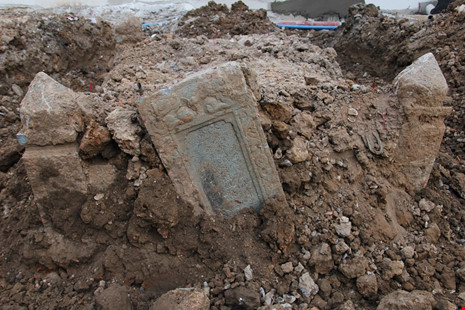 Cận cảnh mộ cổ được phát hiện trong bưu điện Phú Thọ - Ảnh 2.