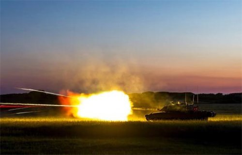 BAE Systems và Rheinmetall hợp tác nâng cấp xe tăng Challenger-2 - Ảnh 1.