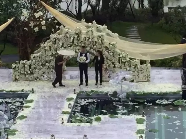 Lóa mắt trước đám cưới xa hoa với màn rước dâu bằng chuyên cơ của gia đình cô dâu - Ảnh 10.