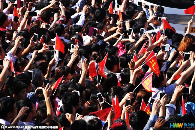 Choáng trước cảnh tượng hàng chục ngàn phụ huynh Trung Quốc tiễn con lên đường đi thi Đại học - Ảnh 10.