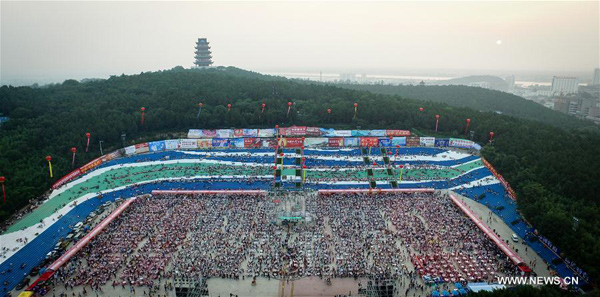 30.000 người chen lấn trong lễ hội này - Ảnh 10.