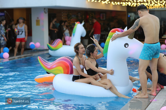 Mỗi dịp có pool party, giới trẻ Hà Nội lại được quẩy tưng bừng - Ảnh 11.