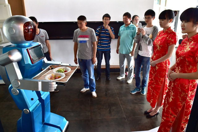 Bồi bàn, đầu bếp Trung Quốc thất nghiệp vì robot - Ảnh 9.