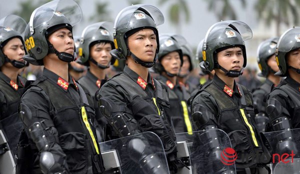 Cảnh sát cơ động Hà Nội phô diễn lực lượng, xe chiến đấu hiện đại  - Ảnh 10.