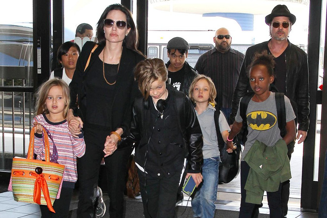 Angelina Jolie và các con lại chuyển tới biệt thự lộng lẫy mới gần nhà Kim Kardashian - Ảnh 11.