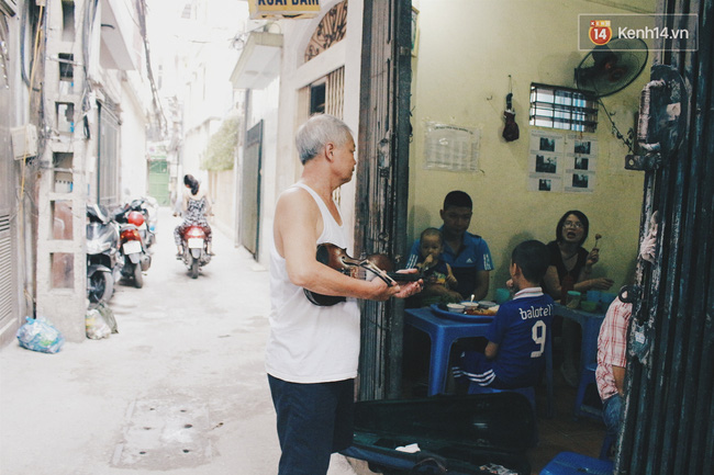 Vừa ăn ốc vừa nghe chủ quán kéo đàn violin - Đấy là lí do để quán ốc nhỏ này luôn đông khách! - Ảnh 11.