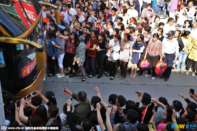 Choáng trước cảnh tượng hàng chục ngàn phụ huynh Trung Quốc tiễn con lên đường đi thi Đại học - Ảnh 11.