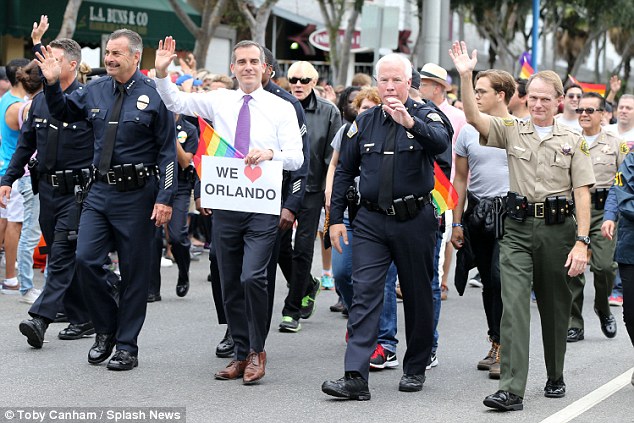 Cộng đồng LGBT lên tiếng sau vụ xả súng kinh hoàng làm 50 người chết tại Mỹ - Ảnh 11.