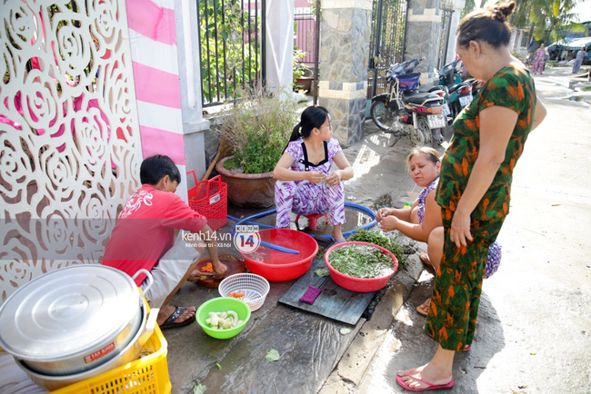 Kỳ Hân cười rạng rỡ, tự tay chuẩn bị hoa cài áo cho hôn phu Mạc Hồng Quân - Ảnh 11.