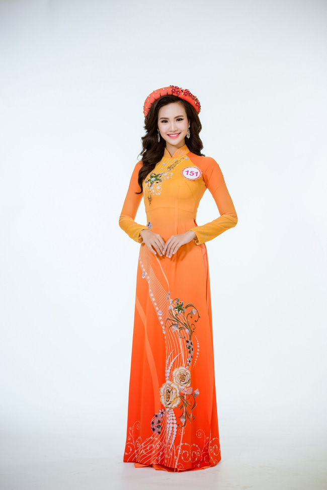 Dàn thí sinh Hoa hậu Việt Nam khoe dáng với áo dài - Ảnh 11.