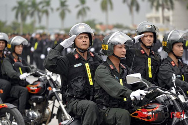 Cảnh sát cơ động Hà Nội phô diễn lực lượng, xe chiến đấu hiện đại  - Ảnh 11.