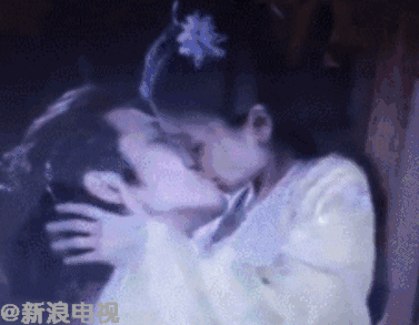 Soái ca ngôn tình Chung Hán Lương không hôn thì thôi, đã hôn phải bùng cháy thế này - Ảnh 12.