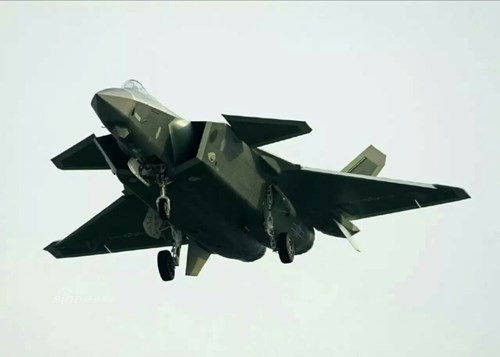[ẢNH] Siêu tiêm kích J-20 của Trung Quốc xuất đầu lộ diện - Ảnh 11.