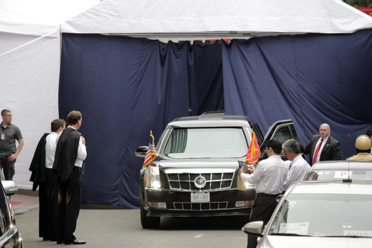 Cận cảnh các lá chắn bên cạnh ông Obama ở TP HCM - Ảnh 11.