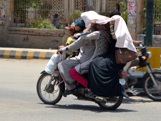 Chùm ảnh: Những hình ảnh nắng nóng khủng khiếp chỉ có ở Ấn Độ - Ảnh 12.