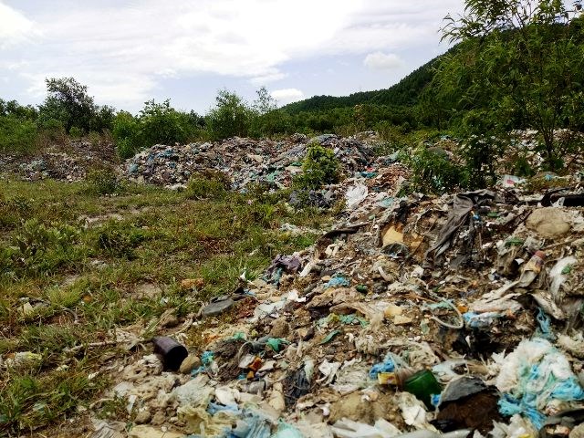 Hà Tĩnh: Phát hiện hàng trăm tấn rác thải có chữ Trung Quốc đổ vào rừng - Ảnh 11.
