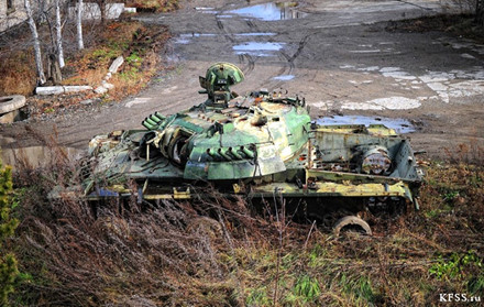 Chùm ảnh đẹp long lanh chụp bên trong “nghĩa địa” xe tăng ở Nga - Ảnh 12.