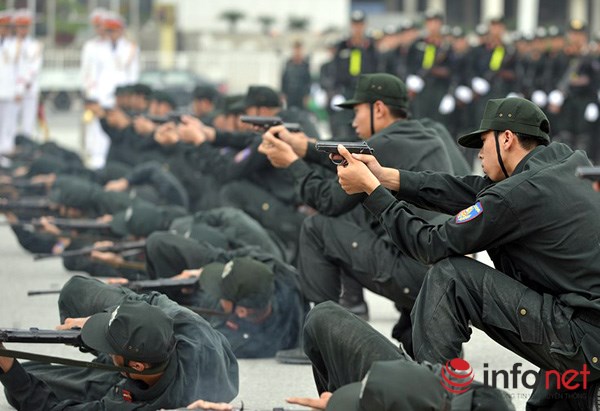 Cảnh sát cơ động Hà Nội phô diễn lực lượng, xe chiến đấu hiện đại  - Ảnh 13.