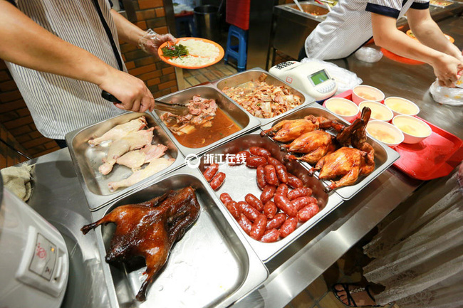 Trường đại học Trung Quốc gây sốt vì khu canteen sạch đẹp như nhà hàng 5 sao - Ảnh 13.