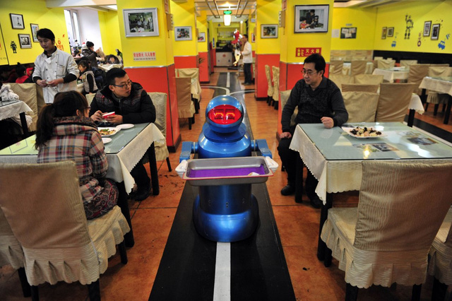 Bồi bàn, đầu bếp Trung Quốc thất nghiệp vì robot - Ảnh 14.