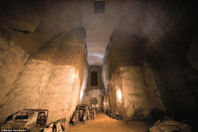 Đường hầm thoát hiểm của nhà vua thế kỷ 19 thành “bảo tàng xe cổ” thu hút khách du lịch - Ảnh 16.