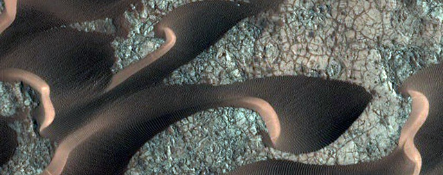 NASA công bố 2.540 hình ảnh tuyệt đẹp về sao Hỏa được ghi lại trong hơn 10 năm - Ảnh 16.