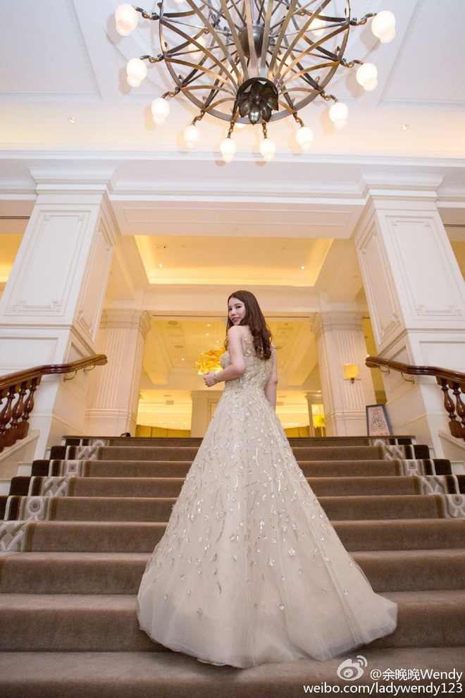 Cuộc sống xa hoa của c&ocirc; tiểu thư nh&agrave; gi&agrave;u Trung Quốc lu&ocirc;n mơ ước được l&agrave;m qu&yacute; tộc Anh - Ảnh 17.