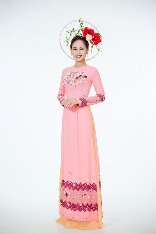 Dàn thí sinh Hoa hậu Việt Nam khoe dáng với áo dài - Ảnh 17.