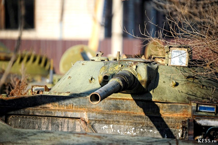 Chùm ảnh đẹp long lanh chụp bên trong “nghĩa địa” xe tăng ở Nga - Ảnh 18.