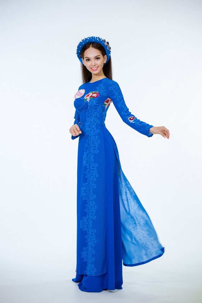Dàn thí sinh Hoa hậu Việt Nam khoe dáng với áo dài - Ảnh 19.