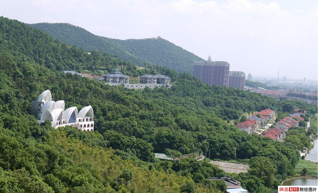 Mục sở thị ngôi làng hiện đại và giàu có nhất Trung Quốc - Ảnh 19.