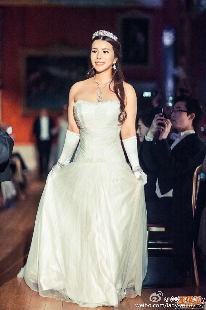 Cuộc sống xa hoa của c&ocirc; tiểu thư nh&agrave; gi&agrave;u Trung Quốc lu&ocirc;n mơ ước được l&agrave;m qu&yacute; tộc Anh - Ảnh 19.