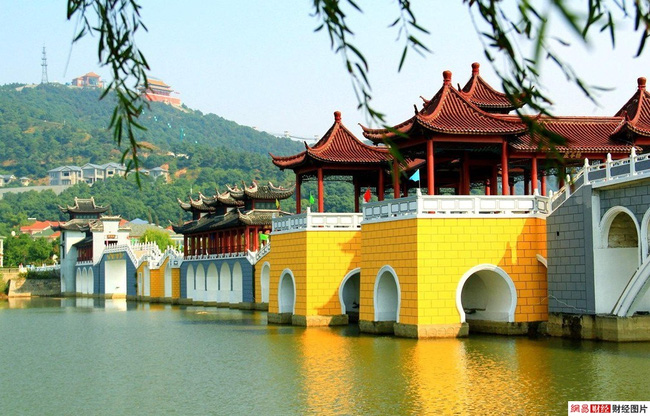 Mục sở thị ngôi làng hiện đại và giàu có nhất Trung Quốc - Ảnh 20.