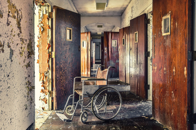 20 bức ảnh cho thấy những bệnh viện tâm thần bỏ hoang tại Mỹ là một trong các nơi rùng rợn nhất thế giới - Ảnh 20.