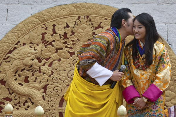 Bắt gặp hình ảnh lạ của vị vua soái ca từ vương quốc hạnh phúc Bhutan - Ảnh 2.