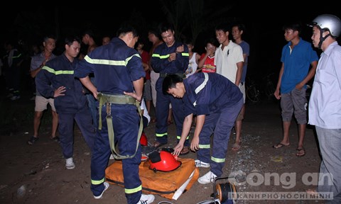 Buồn chuyện gia đình, một phụ nữ trèo trụ điện cao thế tự vẫn - Ảnh 1.