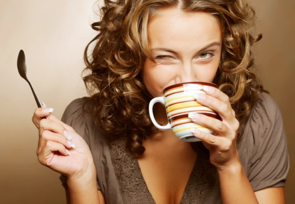 Khoa học chứng minh: Uống cà phê tốt hơn uống trà - Ảnh 2.