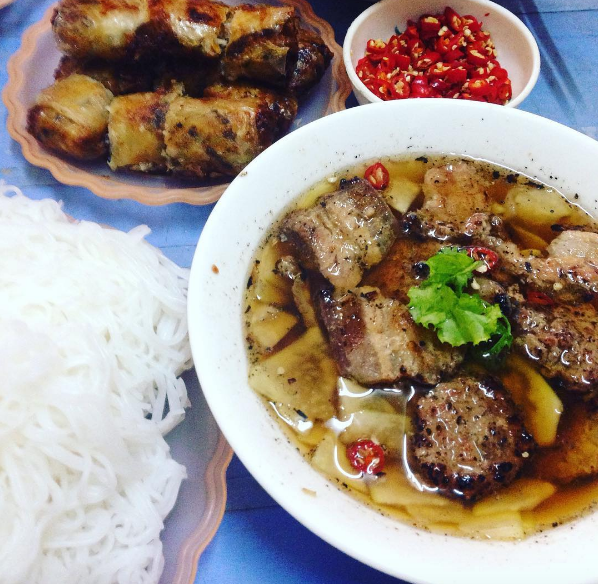 4 hàng bún chả lâu đời và siêu nổi tiếng ở Hà Nội - Ảnh 2.