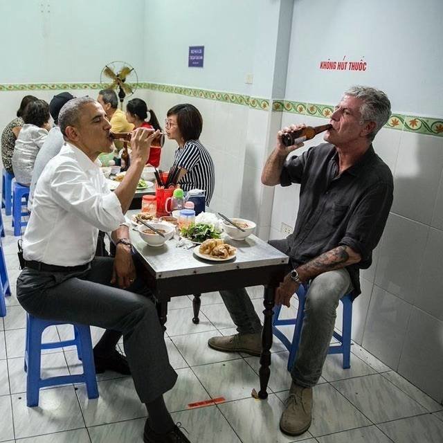  ​Đầu bếp Bourdain nói gì về bữa ăn với ông Obama?  - Ảnh 1.