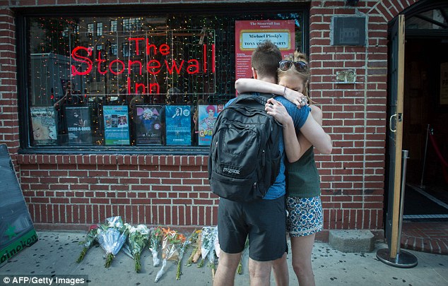 Cộng đồng LGBT lên tiếng sau vụ xả súng kinh hoàng làm 50 người chết tại Mỹ - Ảnh 2.