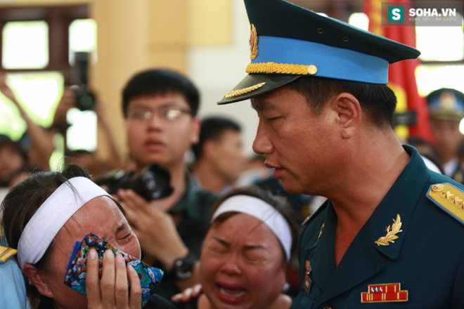 Những hình ảnh xúc động tại lễ hỏa táng Đại tá Trần Quang Khải - Ảnh 7.