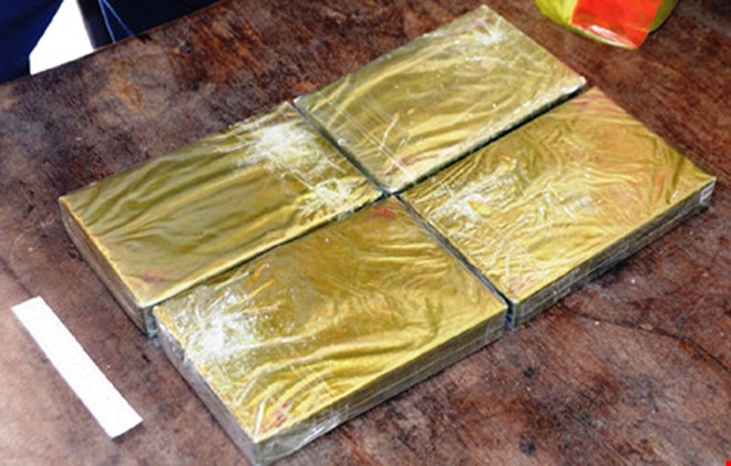 Đóng giả khách du lịch mang 4 bánh heroin từ Lào về Việt Nam - Ảnh 2.