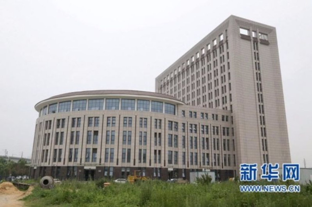 Trường Đại học Trung Quốc mới xây trông y hệt cái bồn cầu - Ảnh 2.