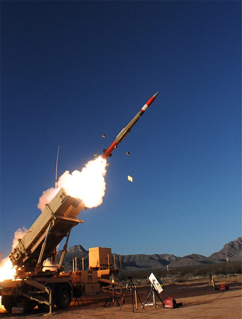Mỹ thử thành công phiên bản mới của tổ hợp tên lửa Patriot - Ảnh 2.
