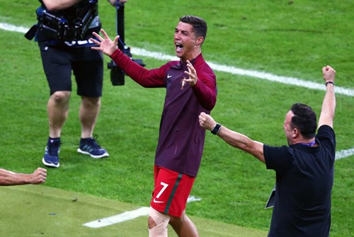 Ronaldo: Khóc lóc rời sân rồi cực yêu khi cướp quyền chỉ đạo - Ảnh 21.